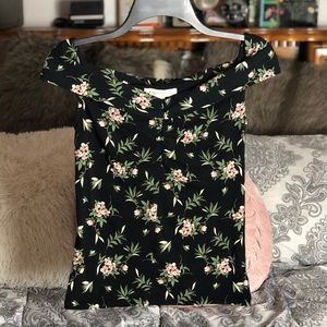 NWOT 🎉 Off the Shoulder Floral Top
